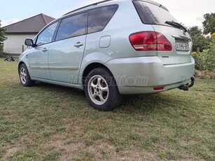 TOYOTA AVENSIS VERSO 2.0 D-4D