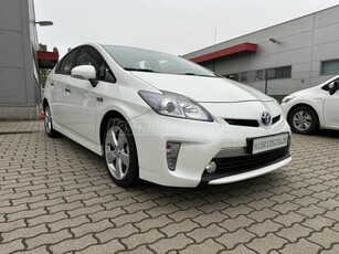 TOYOTA PRIUS PLUG-IN 2ÉV GARANCIA. SZERVÍZKÖNYV