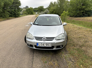 VOLKSWAGEN GOLF V 1.6 Trendline