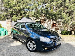 VOLKSWAGEN JETTA 1.6 FSI Comfortline MEGKÍMÉLT!!!