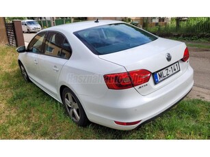 VOLKSWAGEN JETTA VI 1.6 CR TDI Comfortline