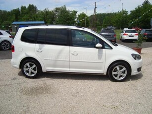 VOLKSWAGEN TOURAN 1.6 CR TDI Comfortline ülésfűtés . alufelni .automata beparkoló. tetőfiókos .navigáció. végig vezett sz