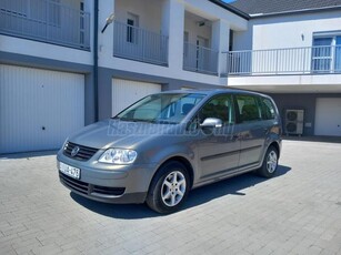 VOLKSWAGEN TOURAN 1.6 FSI Trendline