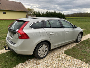 VOLVO V60 1.6 [T3] Momentum