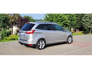 FORD C-MAX Grand. Titánium. Tempomat. Park assistans. Digit klíma. GPS nav