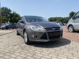 FORD FOCUS 1.6 Ti-VCT Titanium Első-hátsó parkoló radar. tempomat. tábla felismerő. navigáció