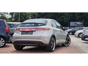 HONDA CIVIC 1.8 Executive ÜVEGTETŐ-XENON-159.000KM