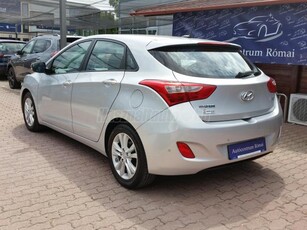 HYUNDAI I30 1.4i Go! Brasil 52.000km! 2. Tulaj. DIGIT KLÍMA. NAVIGÁCIÓ. KAMERA. ÜLÉSFŰTÉS