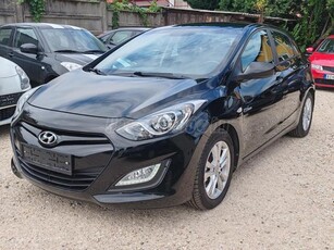 HYUNDAI I30 1.6 CRDi LP Life /NAGYON JÓ ÁLLAPOT/ÚJ GUMIK/VEZETETT SZERVIZKÖNYV/