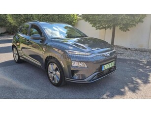 HYUNDAI KONA EV 39kWh Comfort GYÁRI FÉNY 19ekm 21-es gyártás is ÉRVÉNYES GARI NAGY NAVI KEYLESS kamera sávtar