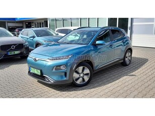 HYUNDAI KONA EV 64kWh Premium Magyarországi. Vezetett szervizkönyves!