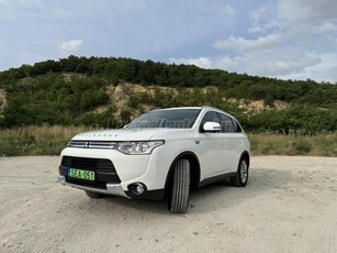 MITSUBISHI OUTLANDER 2.0 PHEV Instyle Navi 4WD CVT EU6 X-LINE kivitel