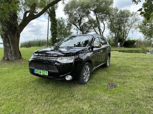 MITSUBISHI OUTLANDER 2.0 PHEV Instyle Navi 4WD CVT