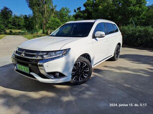 MITSUBISHI OUTLANDER 2.0 PHEV Instyle Navi 4WD CVT