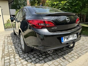 OPEL ASTRA J Sedan 1.4 T Enjoy EURO6 vonóhorog nyugdíjas tulajtól. 43e km