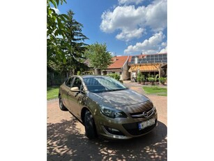 OPEL ASTRA J Sedan 1.4 T Selection