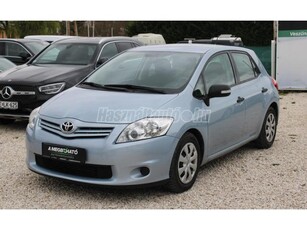 TOYOTA AURIS 1.4 D-4D Luna 53e km. Szkönyv. Friss szerviz. Téli-nyári kerekek