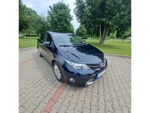 TOYOTA AURIS 1.6 Limited