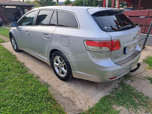 TOYOTA AVENSIS 1.8