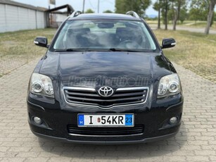 TOYOTA AVENSIS Wagon 2.0 D-4D Sol Plus Vonóhorog - Szervizkönyv - Téli-Nyári kerék