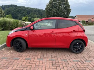 TOYOTA AYGO 1.0 x-play MY21