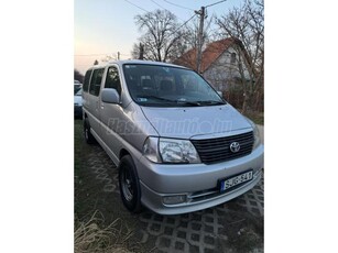 TOYOTA HI-ACE Hiace 2.5 D-4D Bus Style