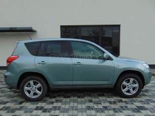 TOYOTA RAV 4 Rav4 2.2 D-4D 4x4 Sol