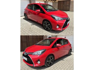 TOYOTA YARIS 1.5 HSD Red&Black (Automata)