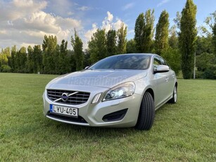 VOLVO S60 2.0 D [D3] Momentum