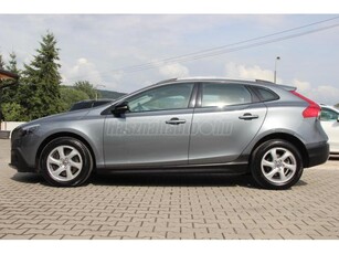 VOLVO V40 2.0 D [D2] Momentum Cross Country. 153.000 km!!!!