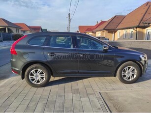 VOLVO XC60 2.0 D [D4] Momentum Geartronic FWD