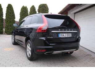 VOLVO XC60 2.4 D [D4] Momentum Geartronic