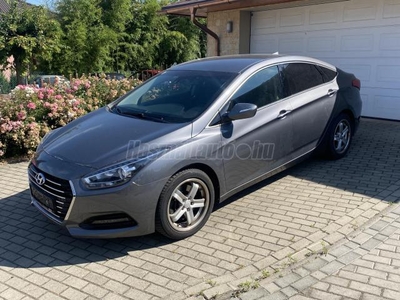 HYUNDAI I40 1.7 CRDi HP Premium Led menetfény .4 ülésfütés .parkradar. kulcsnélküli inditás