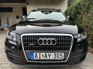 AUDI Q5 2.0 TDI DPF quattro S-tronic EU5 Panorámatetővel. Gyönyörű állapotban!