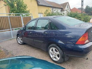 FORD FOCUS 1.6 Blue Collection