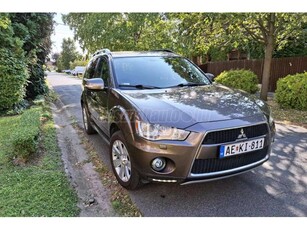 MITSUBISHI OUTLANDER 2.0 MIVEC Invite VEZETETT SZERVIZKÖNYV.TOLATÓKAMERA. ÜLÉSFŰTÉS