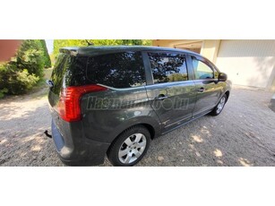 PEUGEOT 5008 1.6 HDi Confort