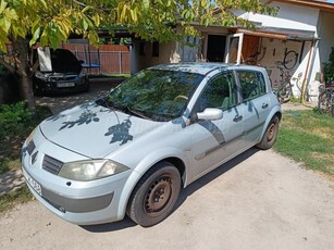 RENAULT MEGANE 1.6 16V Authentique BERLINE