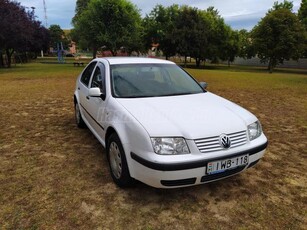 VOLKSWAGEN BORA 1.6 Comfortline