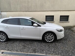 VOLVO V40 1.6 D [D2] Kinetic Powershift