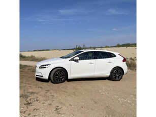 VOLVO V40 2.0 D [D2] Momentum Geartronic