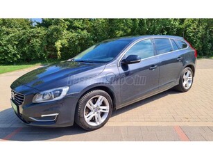 VOLVO V60 2.4 D [D6] PHEV AWD Momentum Geartronic