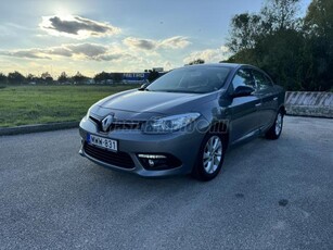 RENAULT FLUENCE 1.6 Limited Magyarországi 1 tulajos vezetett szervizkönyv téli szerelt kerék garnitúra