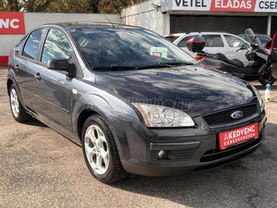 FORD FOCUS 1.6 Ambiente Tempomat 2zdigitklíma Bluetooth 90e km 2gyári kulcs