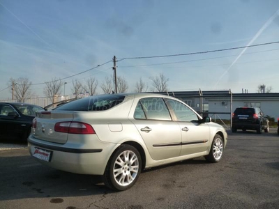 RENAULT LAGUNA 2.0 Dynamique DIGIT KLÍMA.NAPFÉNYTETŐ.FÉLBŐR BELSŐ.17-ES GYÁRI FELNI !