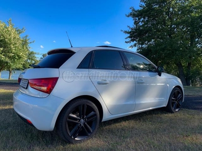 AUDI A1 Sportback 1.6 TDI DPF Attraction S-tronic