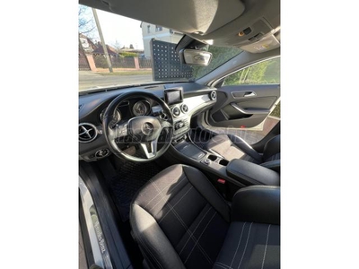 MERCEDES-BENZ GLA 200 CDI d Urban 7G-DCT