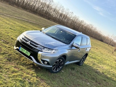 MITSUBISHI OUTLANDER 2.0 PHEV Instyle Navi 4WD CVT