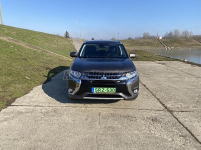 MITSUBISHI OUTLANDER 2.0 PHEV Instyle Navi 4WD CVT