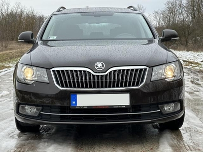 SKODA SUPERB Combi 2.0 CR TDI Elegance DSG PDC-NAVI-ÜLÉSFŰTÉS-XENON-MULTIKORMÁNY-TÉLI/NYÁRI GUMIKKAL-KÉT KULCS!